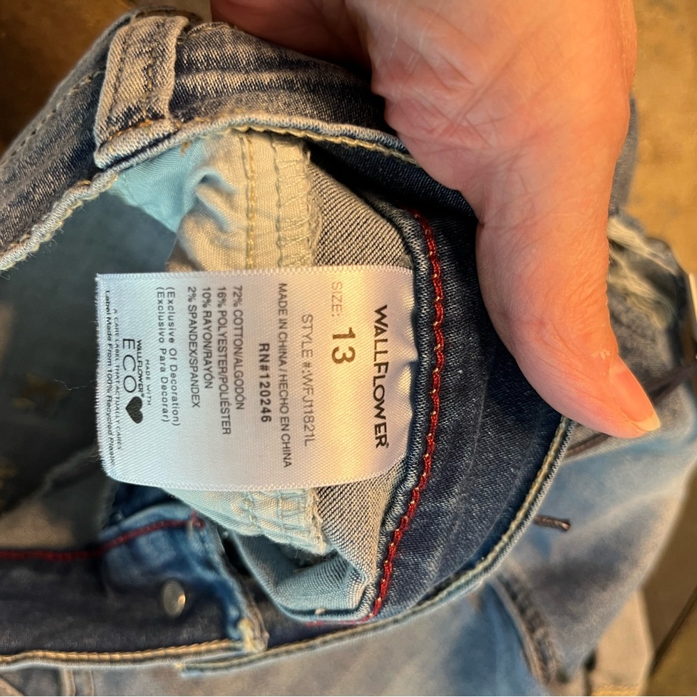 Wallflower NWT Distressed Blue Jean Shorts - Picture 8 of 9